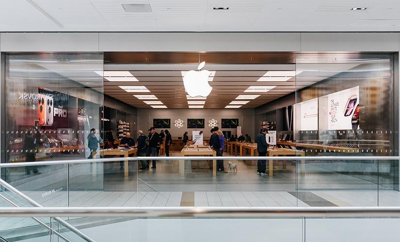 Apple inside Upper Canada Mall