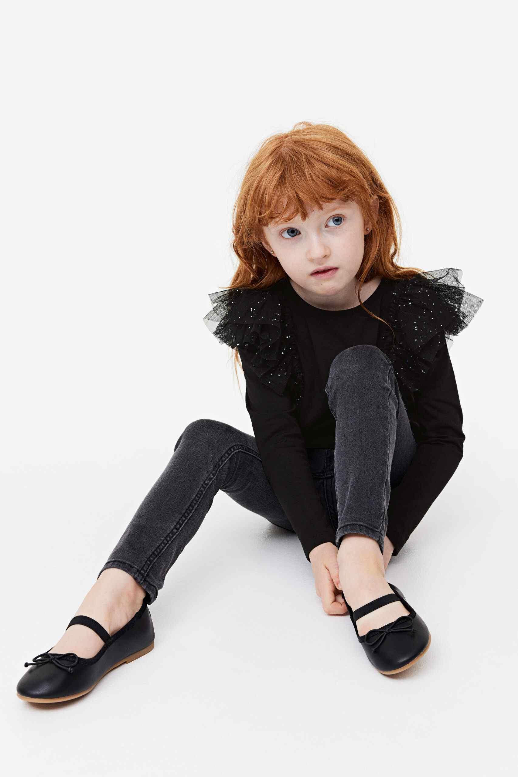 Mini me girl on model.