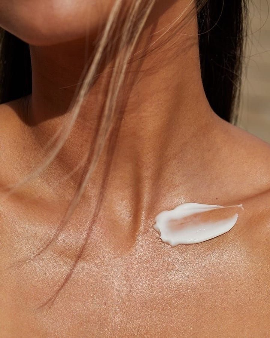 Cream from LEVEL has been applied to the collarbone of a woman.