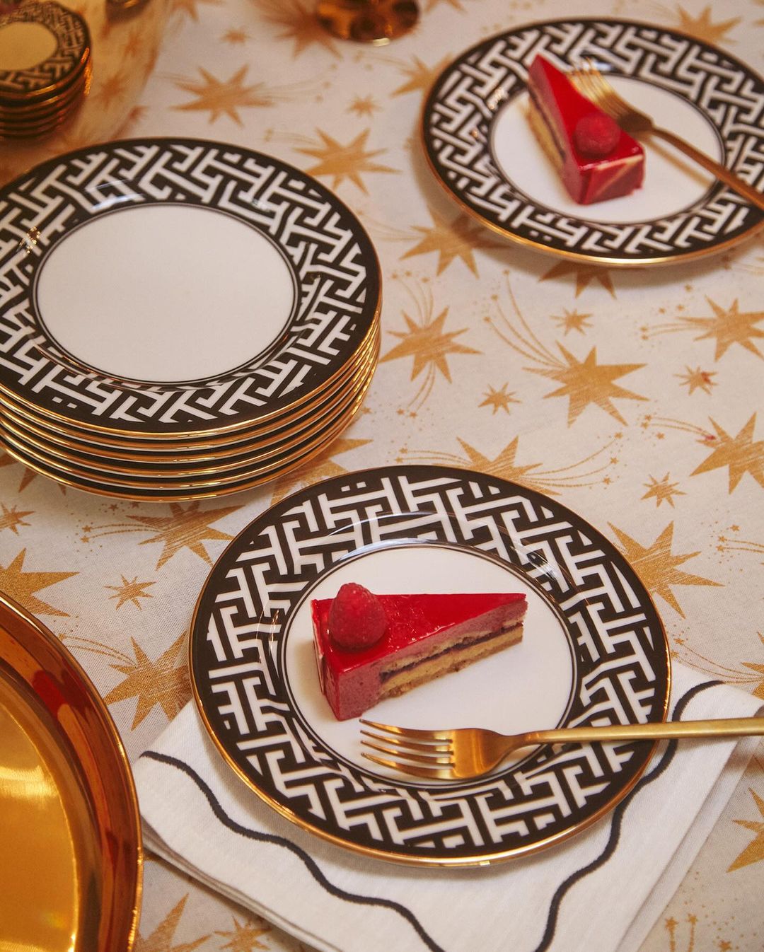 Holiday tablescape with dinnerware.