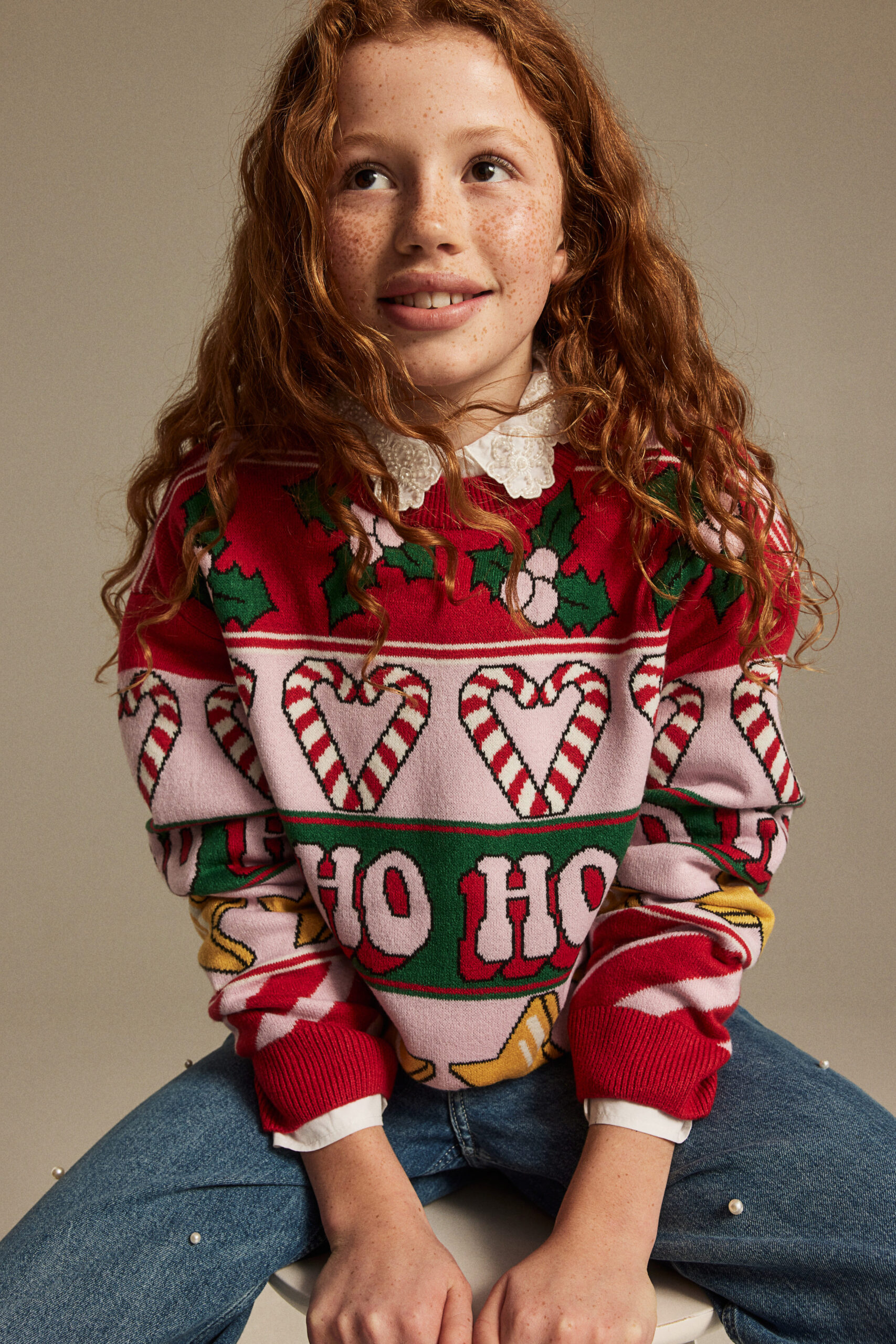 Girl wearing Christmas sweater from H&M.